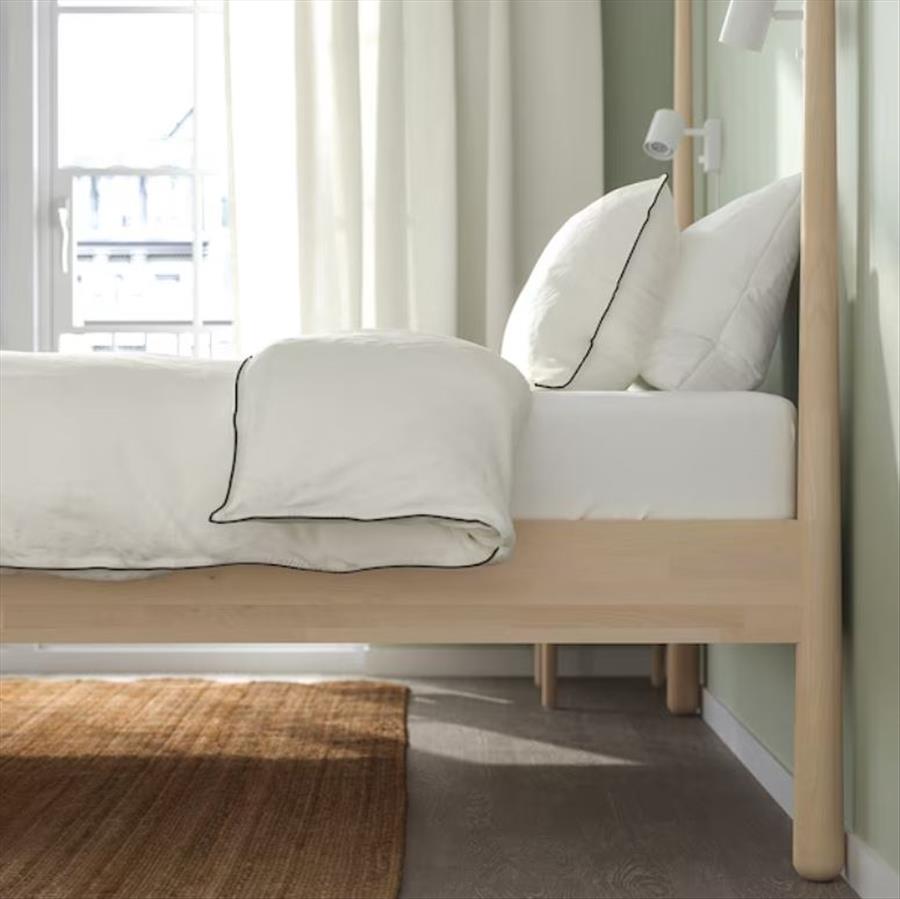מיטת עץ לבנה בגימור טבעי | ikea
