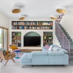 אוסף ספרים גדול שהפך לחלק מהעיצוב