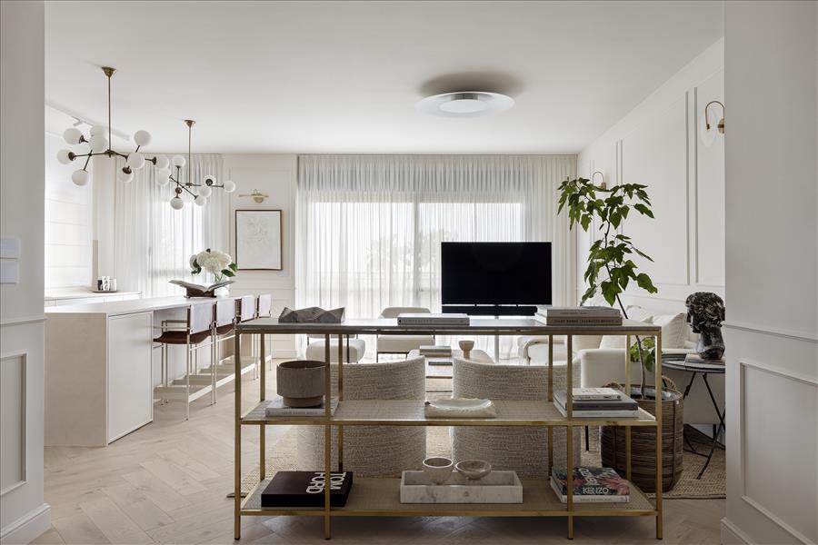 תחימת מרחב פינת האוכל והפרדה בינה לבין הסלון