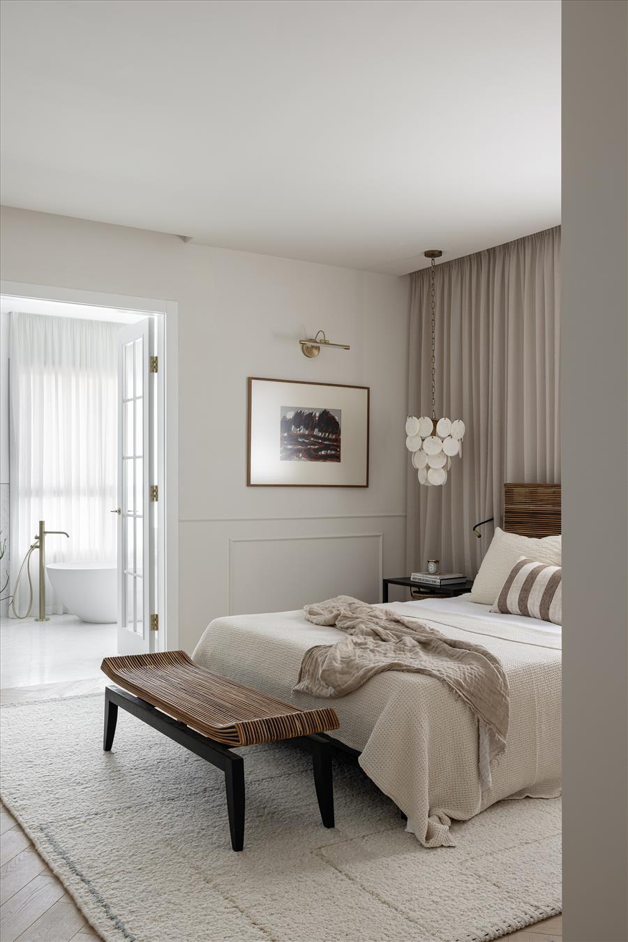 קירות בגוון חול חם ומרגיע