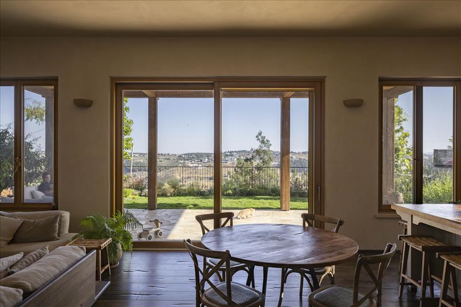 מכניס פנימה את הנוף