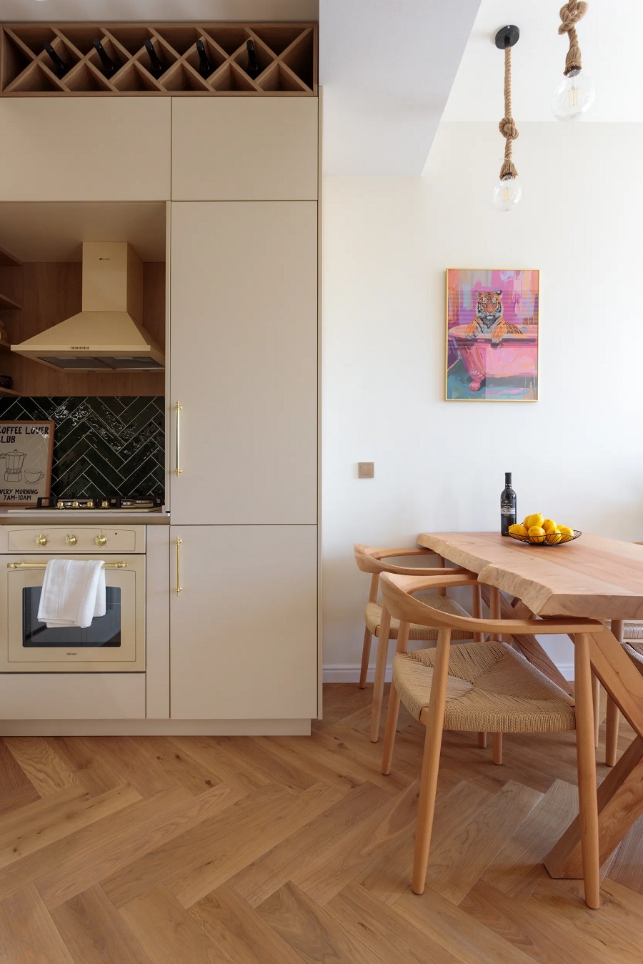 נגרות המסתירה את מכונת הכביסה