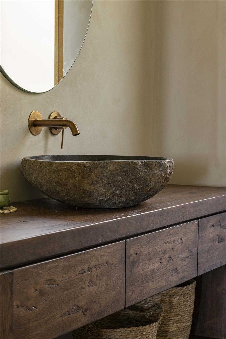 מאפשר לחומריות לדבר בעדינות