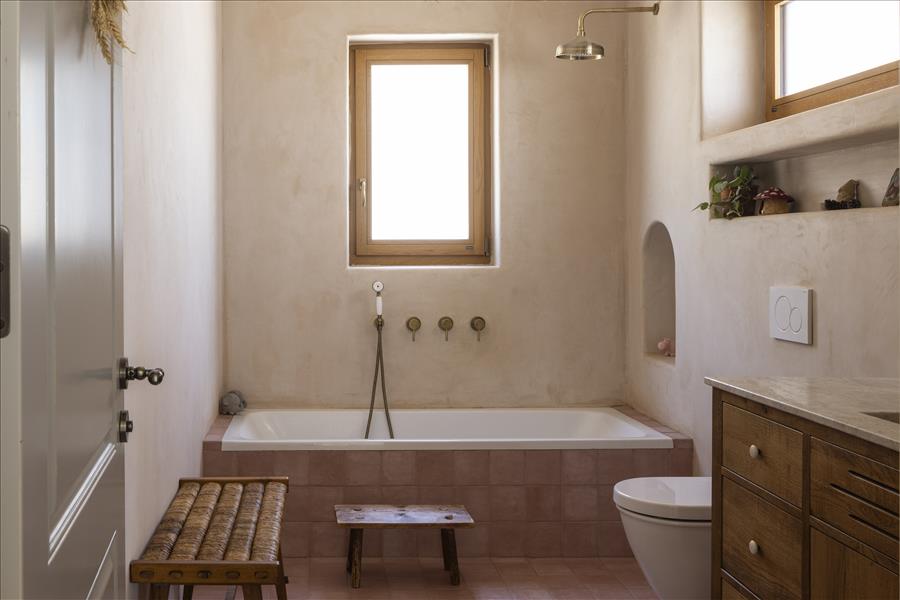 מטיב הקשתות חוזר על עצמו גם בחדרי הרחצה