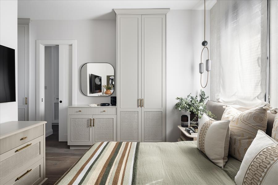 נגיעות זהב עדינות שיוצרות תחושת שלווה