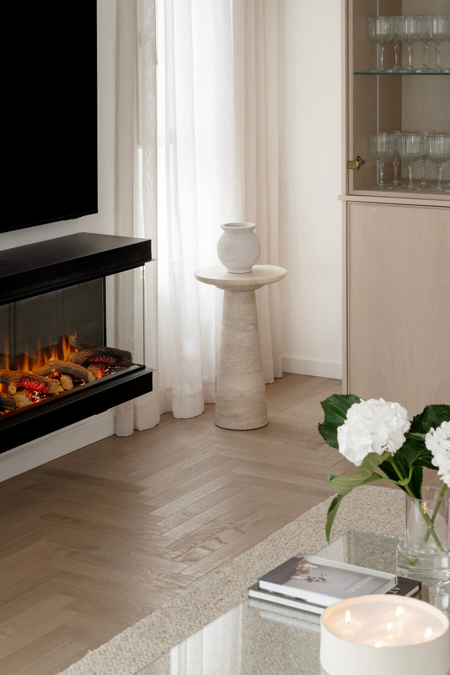 קמין מודרני בעיצוב נקי