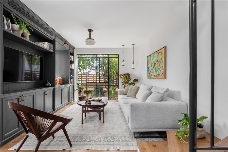 בית חדש לגמרי בתוך מעטפת קיימת