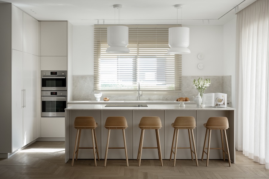 מוביל את השפה העיצובית ומגדיר את האווירה של הבית כולו