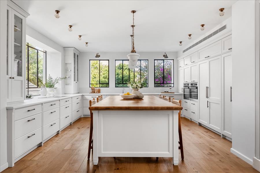 אי גדול במרכזו שמספק שפע של אחסון