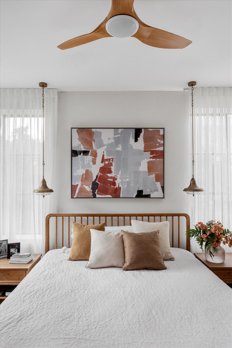 גופי תאורה תלויים מפליז וזכוכית