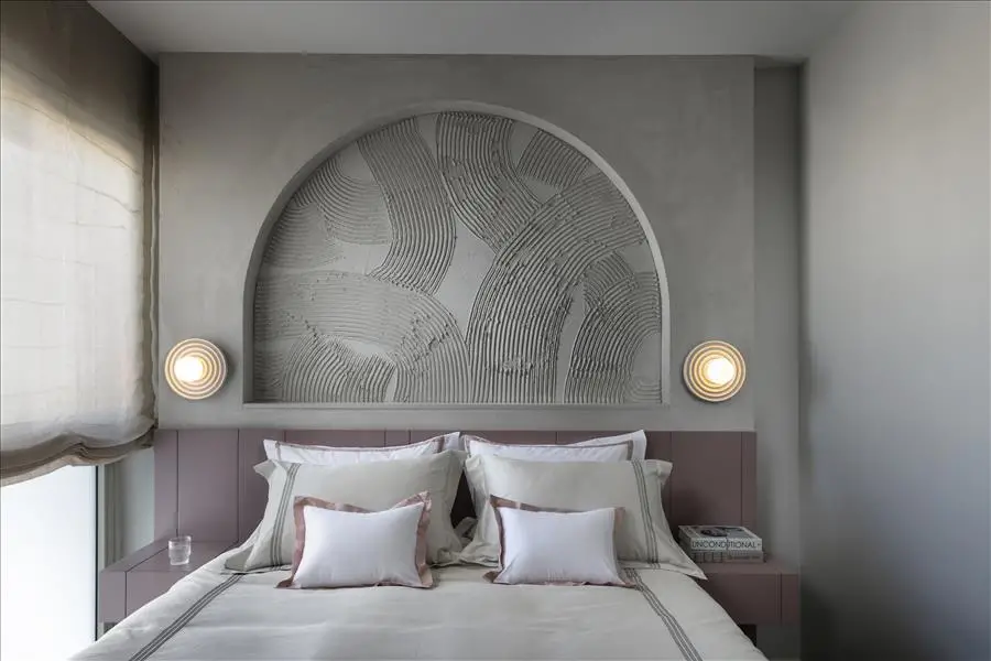 גוון אפור חם עם נגיעות וורוד סגלגל 