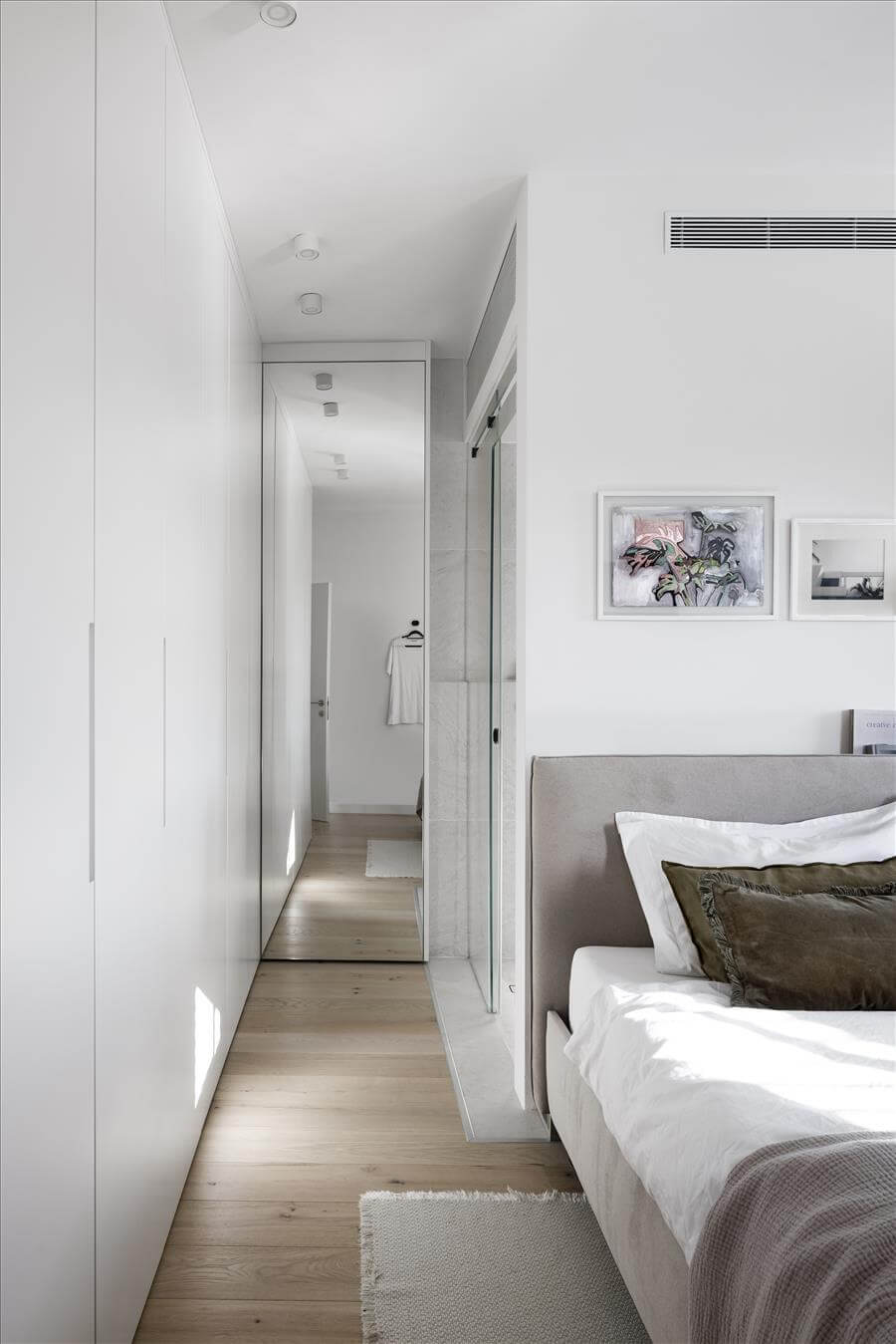 חדר שינה מודרני ומעוצב עם נגרות אישית