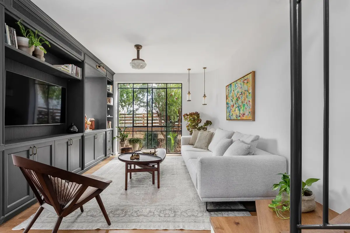 מהפך בתוך מעטפת קיימת: שיפוץ בית פרטי