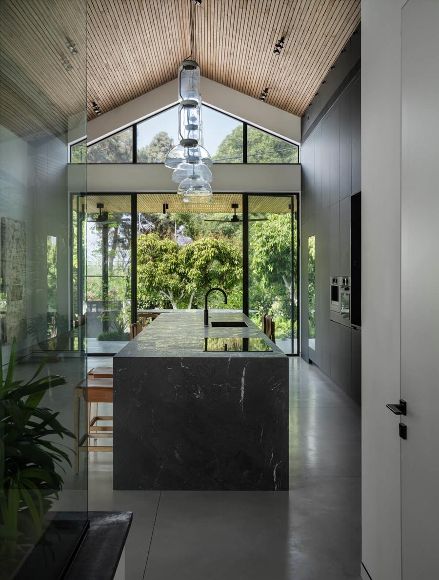 'קובייה' שחורה ועדינה