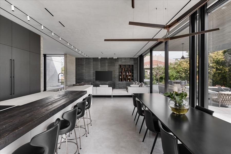 תוכננו ארונות גבוהים עם חזיתות פורמייקה ננו