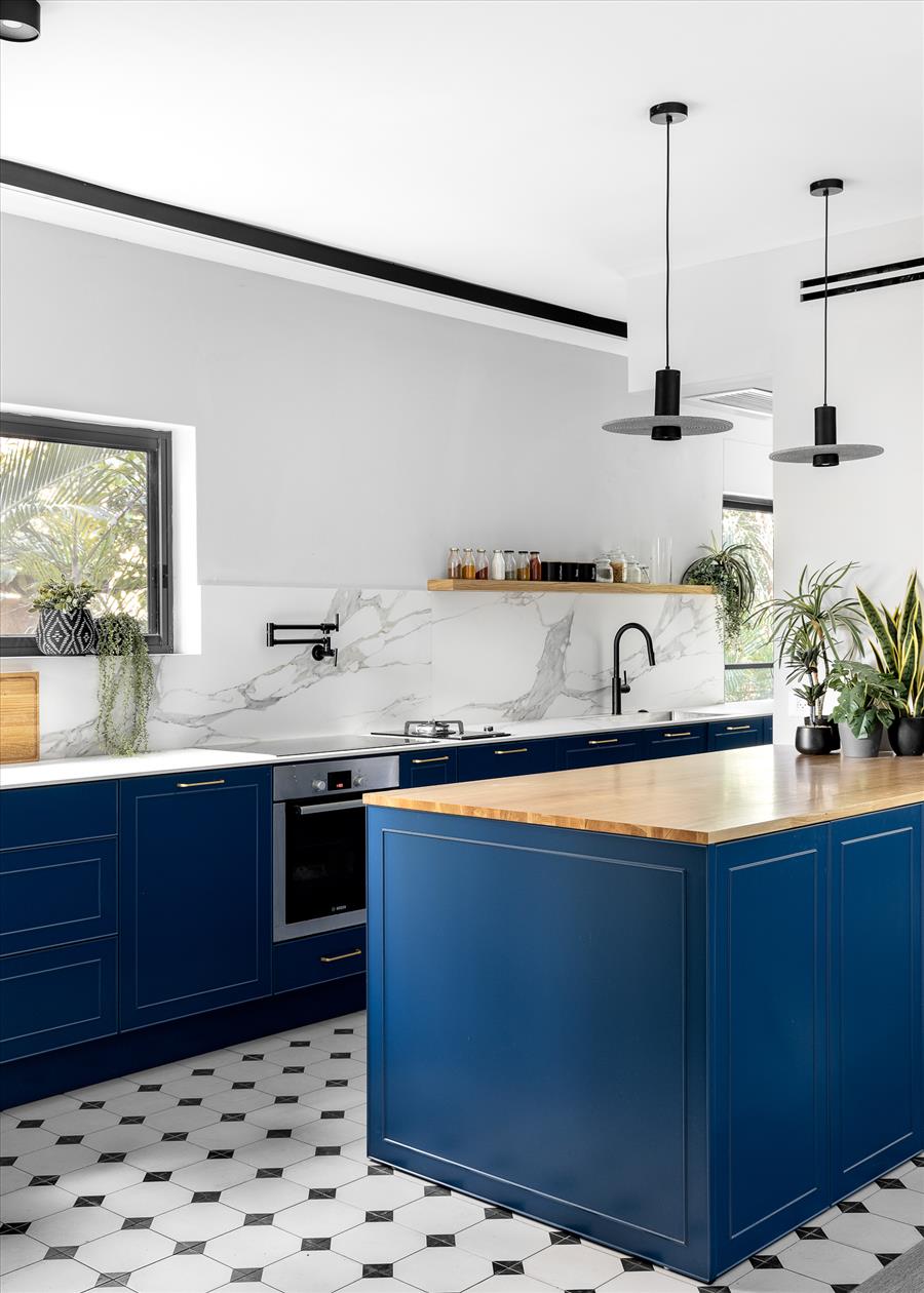 משטח עבודה ושיש המשכיים מקצה לקצה