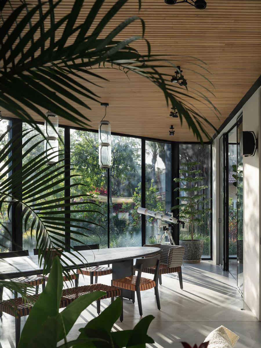 מטשטשת את הגבולות בין הבית לסביבה