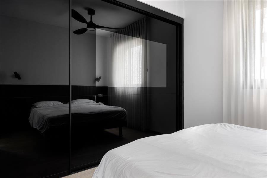 חדר שינה מלא בעומק ובאיפוק מדויק