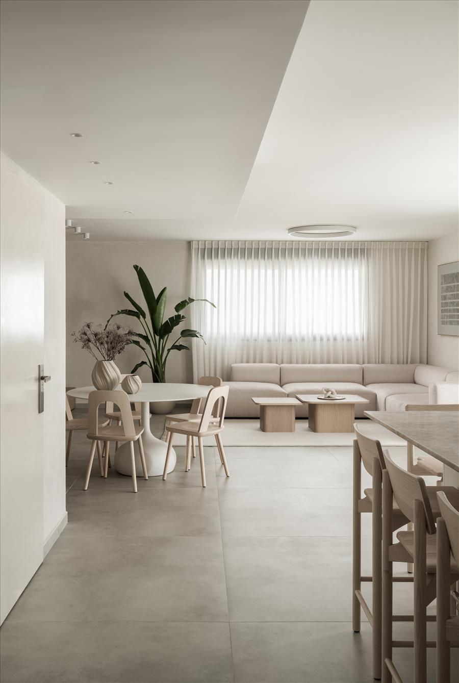 ממשיכה את הקו העיצובי האחיד של הבית 