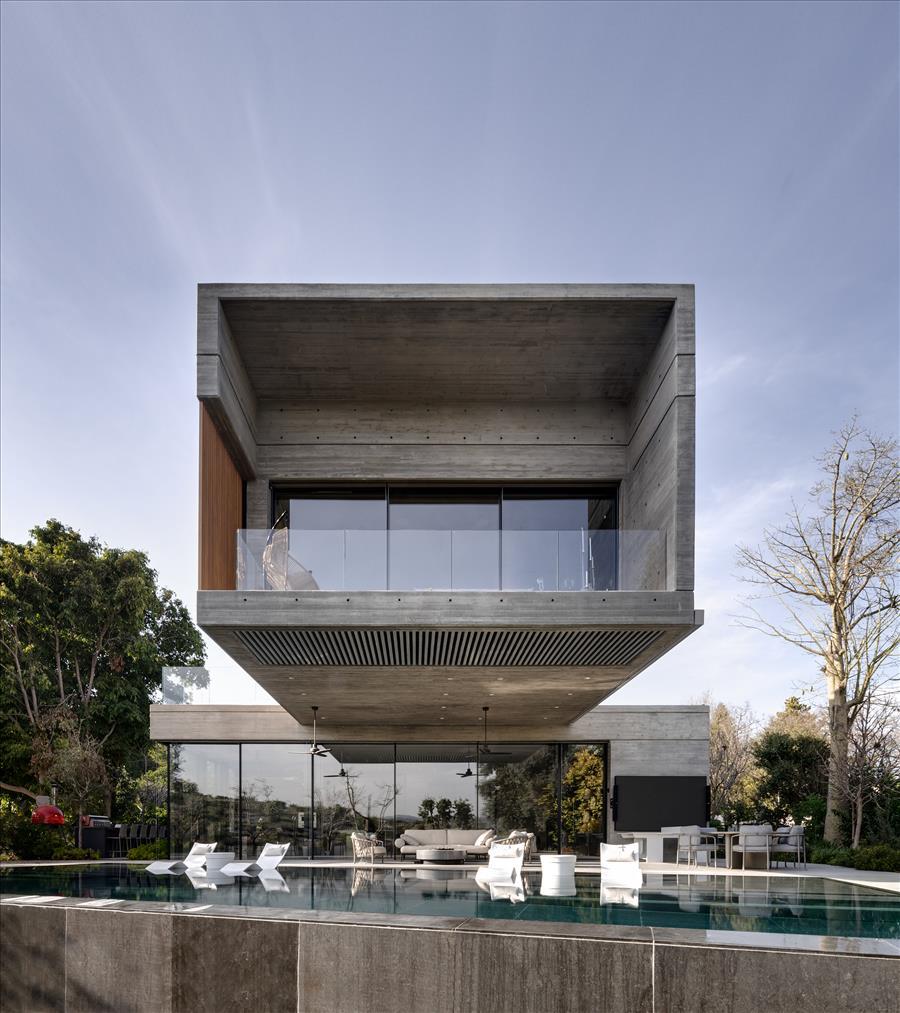 מוטיב הדירוג מגדיר את המבנה בממד הגובה