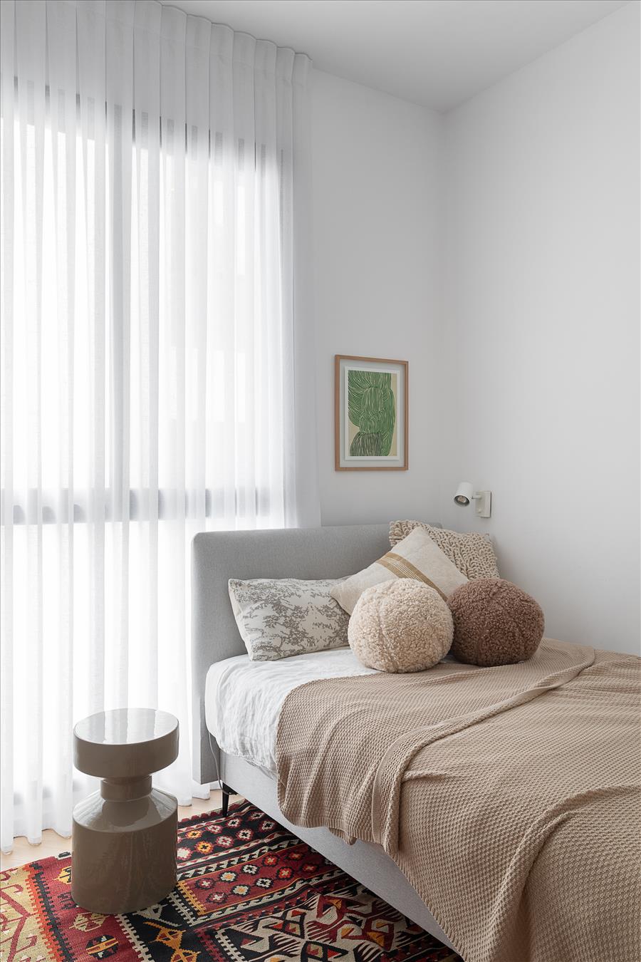 שלוב הגוונים בחדרים מאפשר ביטוי אישי לצד גמישות עיצובית