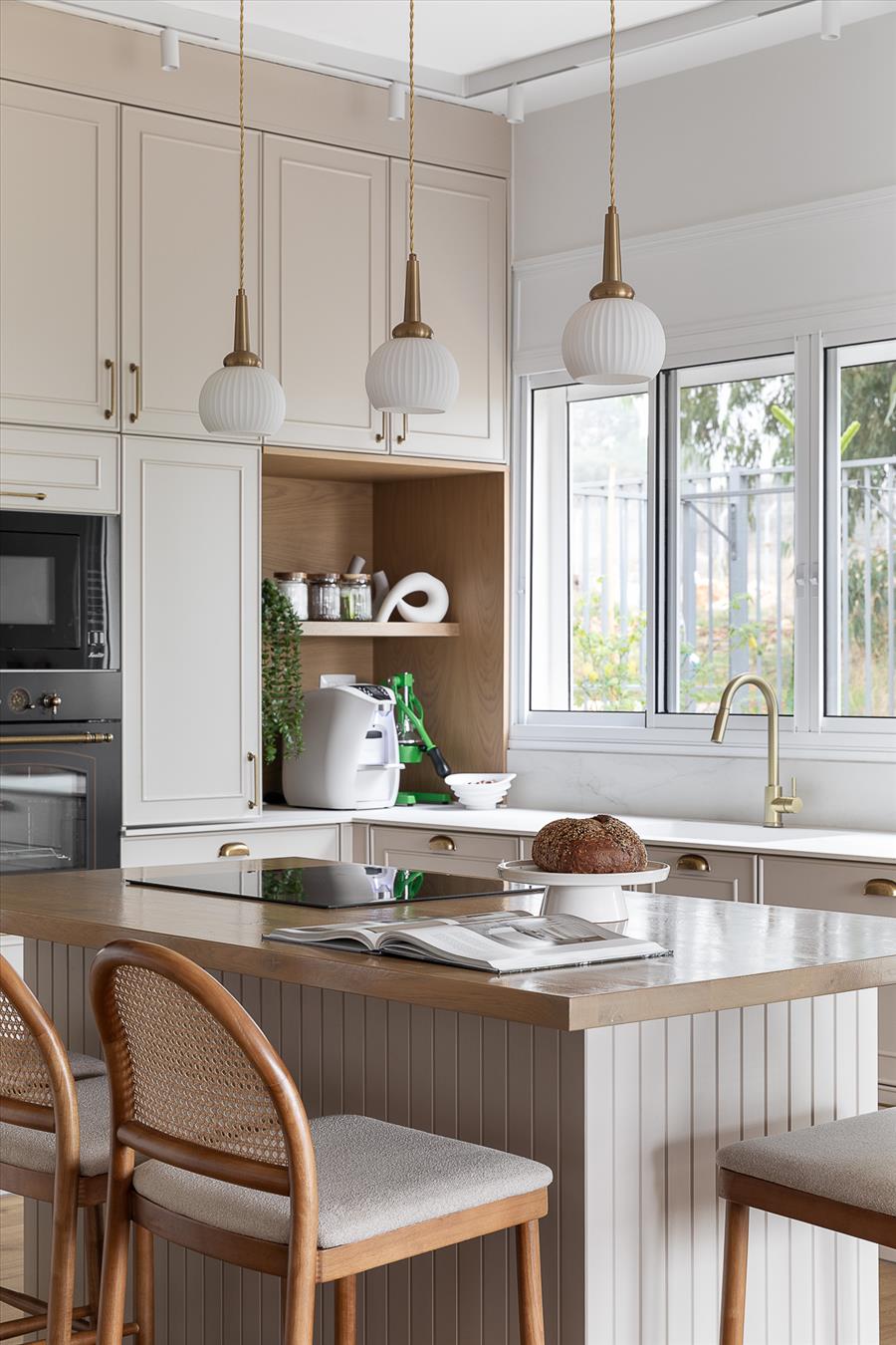 משטח עבודה נקי ומינימליסטי 