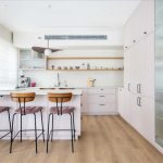 מטבח קבלן סטנדרטי שעבר תכנון מחודש