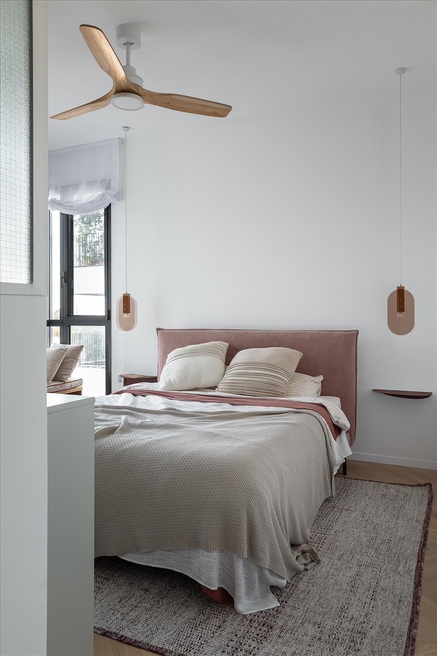 מאופיין בשכבות עשירות של טקסטיל