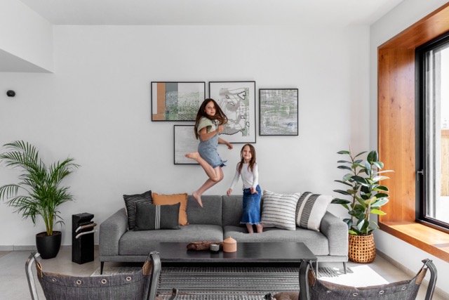 לפעמים, הדרך אל הבית המושלם רצופה בעיכובים בלתי צפויים