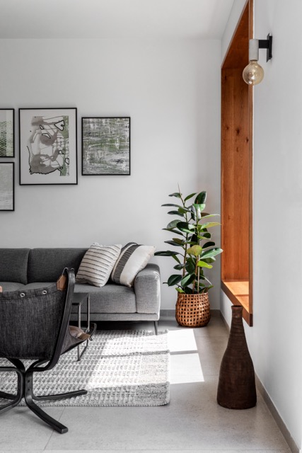 קולאז' אמנותי שהותאם במדויק לפלטת הגוונים של הבית