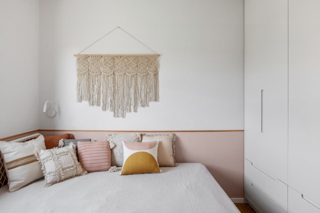 גוונים רכים בחדר השינה