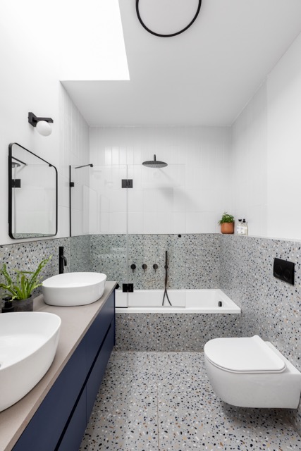 כיור כפול ואמבטיה מפנקת